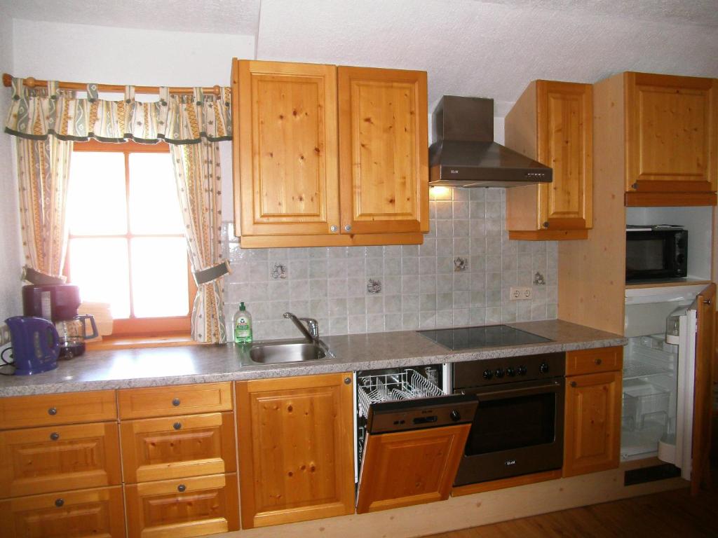 Kuchyňa alebo kuchynka v ubytovaní Appartements Bacherhof