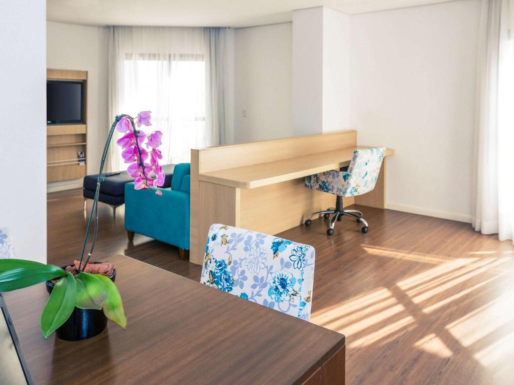  Mercure Santos