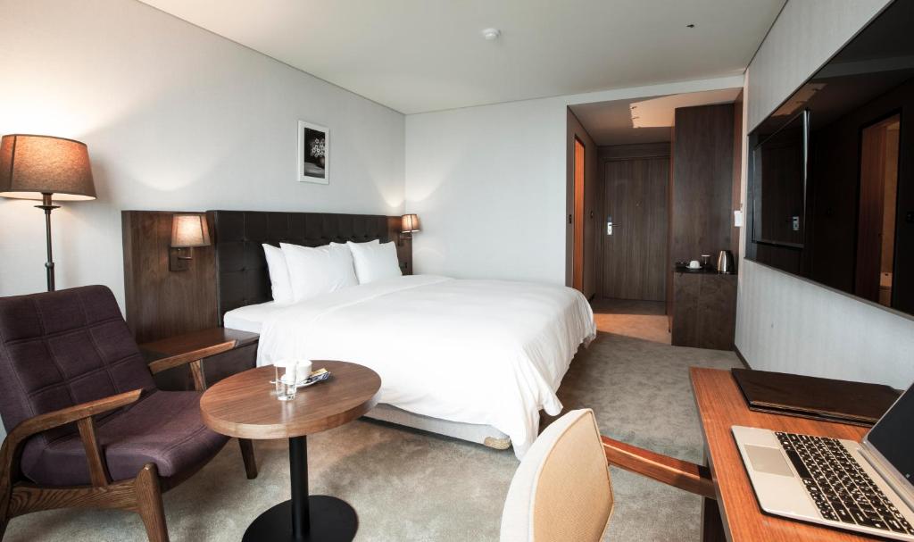 TV a/nebo společenská místnost v ubytování Grabel Hotel Jeju