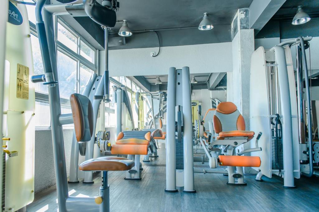 Fitness centrum a/nebo fitness zařízení v ubytování The Somerset Hotel