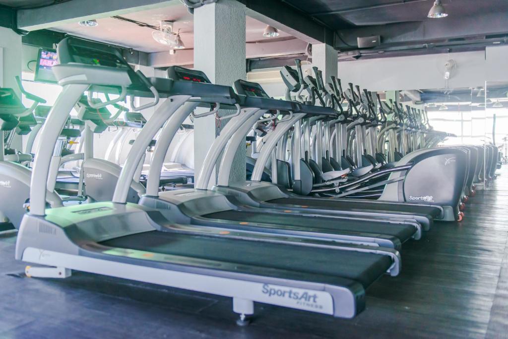 Fitness centrum a/nebo fitness zařízení v ubytování The Somerset Hotel