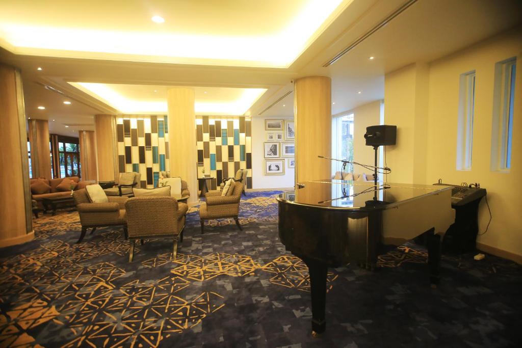 Uma área de estar em Wiang Inn Hotel