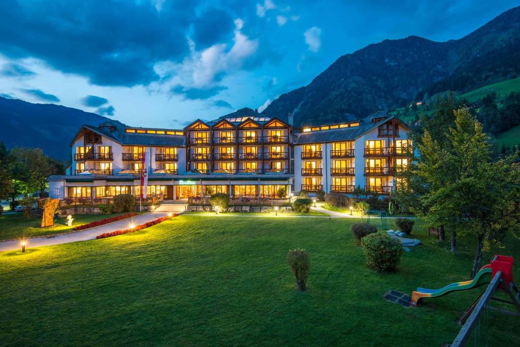 Nespecifikovaný výhled na hory nebo výhled na hory při pohledu z hotelu