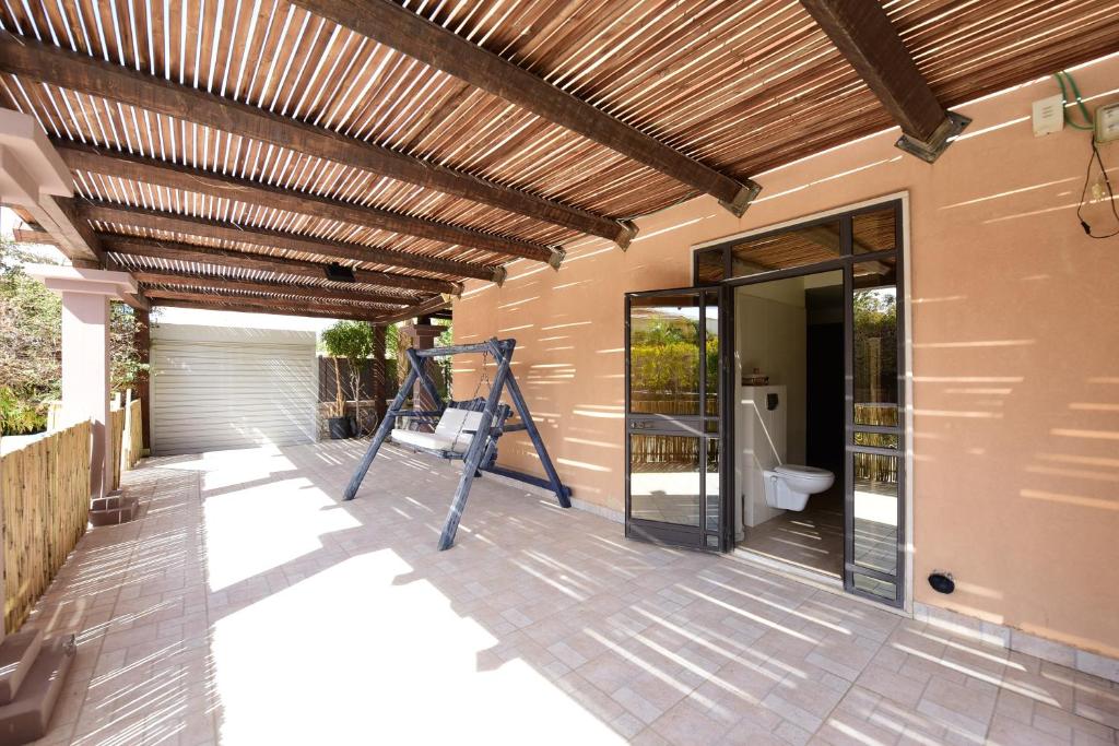 エイラットにあるFlintstone Guest House 11 rooms לא וילה פרטיתのギャラリーの写真