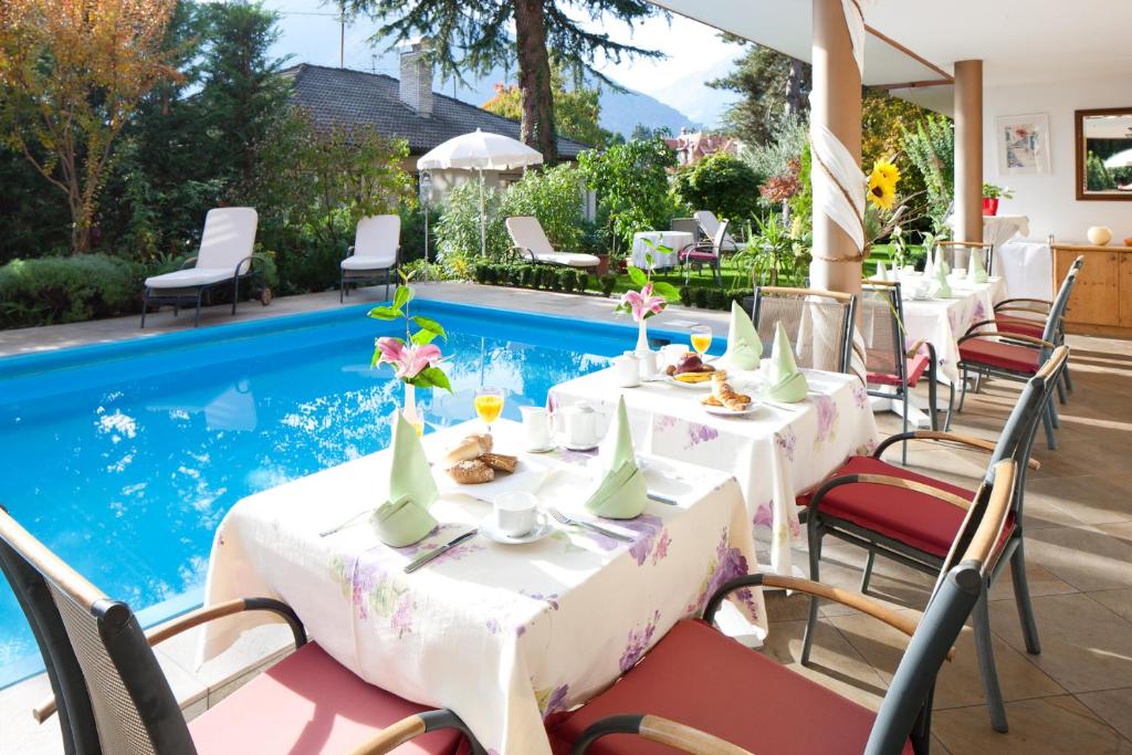 Bazén v ubytování Hotel Aster nebo v jeho okolí