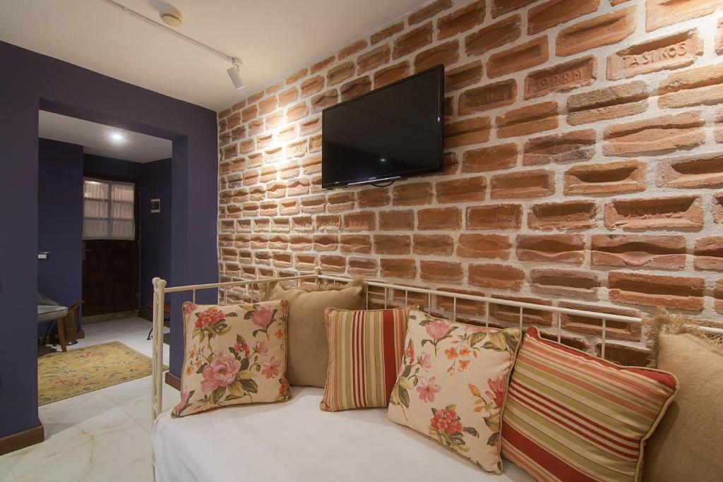 Uma cama ou camas num quarto em HANI I PAZARIT Boutique Hotel