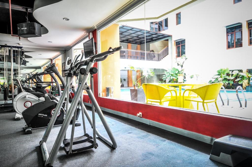 Fitness centrum a/nebo fitness zařízení v ubytování Sari Ater Kamboti Hotel Bandung
