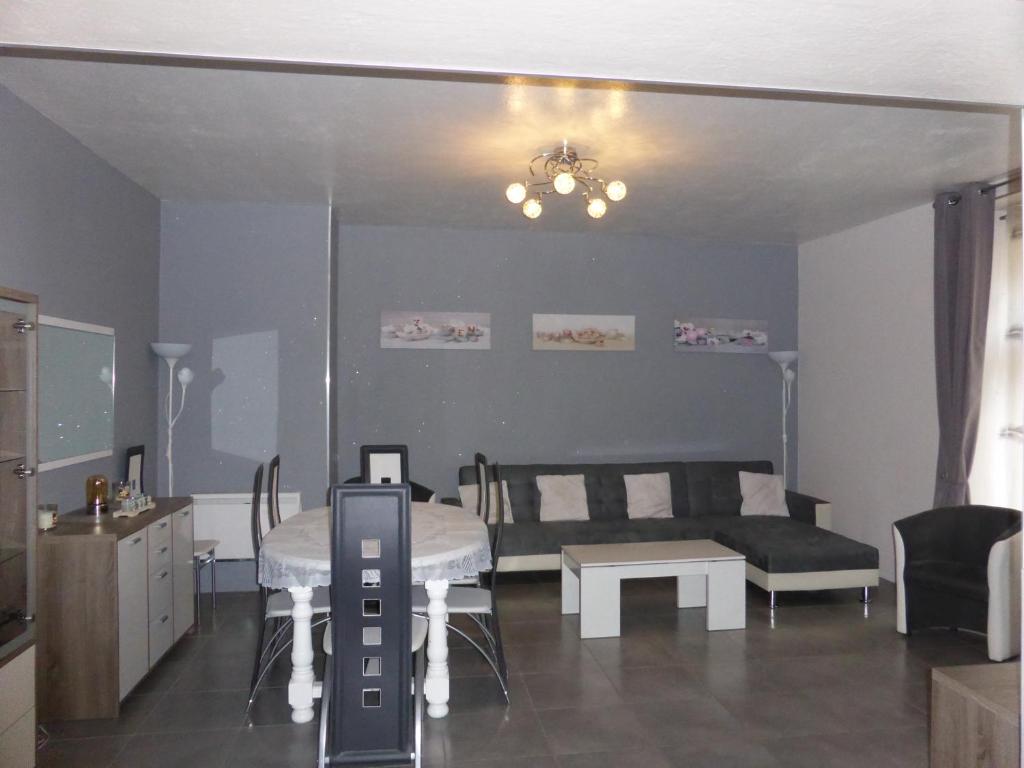 a living room with a couch and a table at Appartement Bayeux in Bayeux