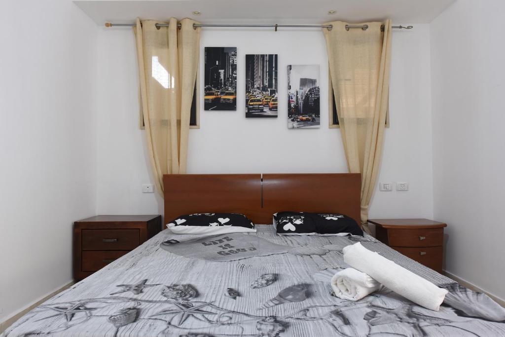 Flintstone Guest House 11 rooms לא וילה פרטיתにあるベッド