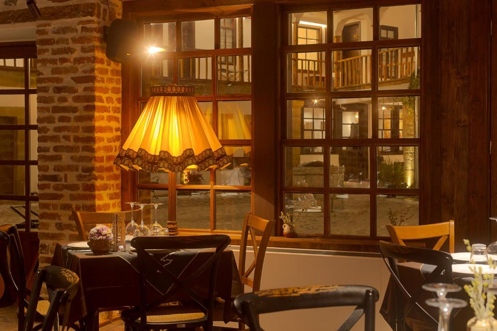 Uma área de estar em HANI I PAZARIT Boutique Hotel