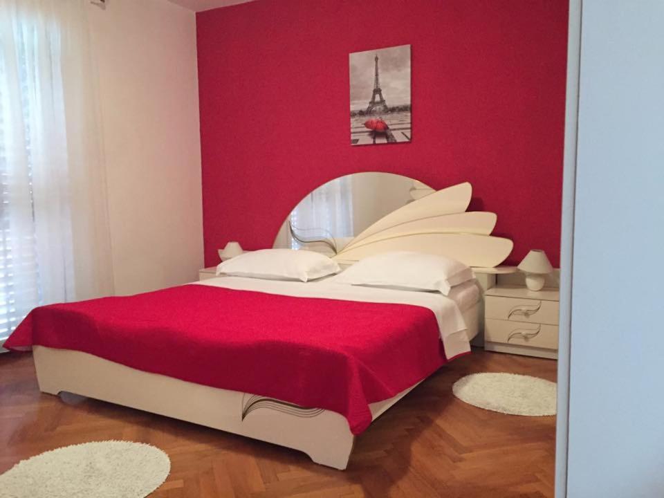 Łóżko lub łóżka w pokoju w obiekcie Kuća za odmor "Barbenjak"