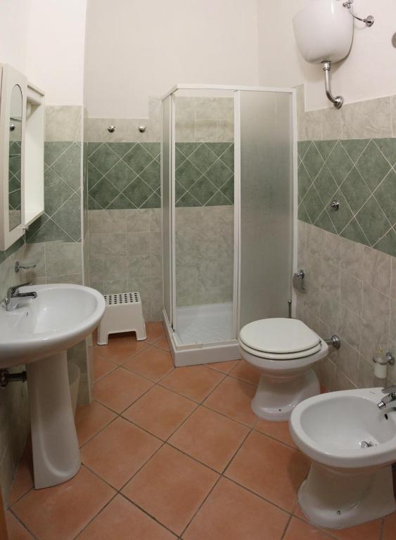 A bathroom at Verdeblu Country Hotel