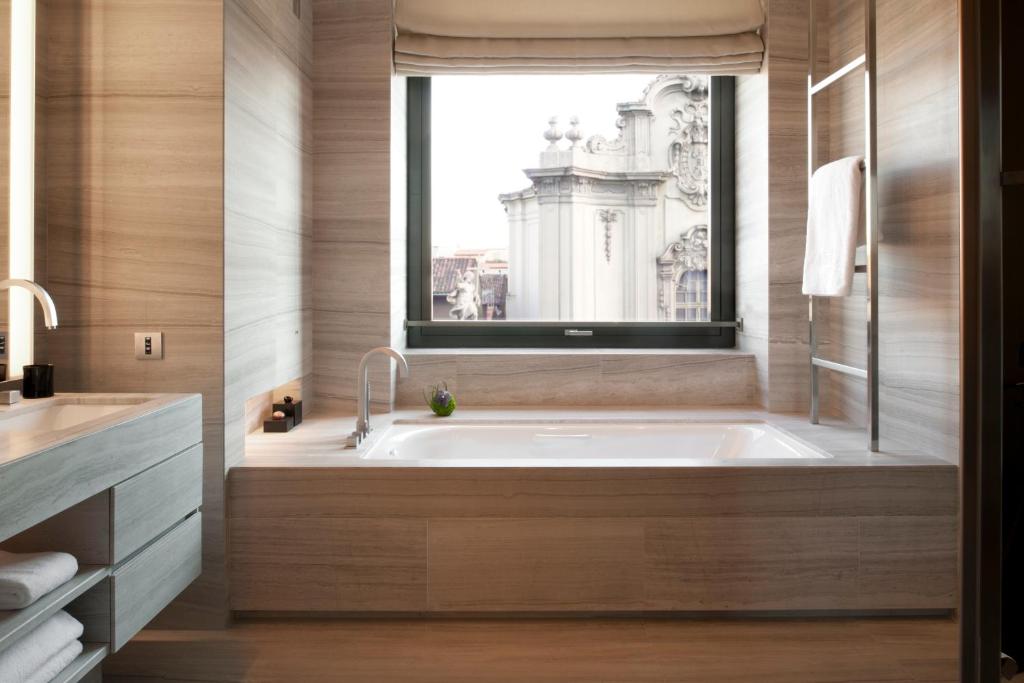 Koupelna v ubytování Armani Hotel Milano