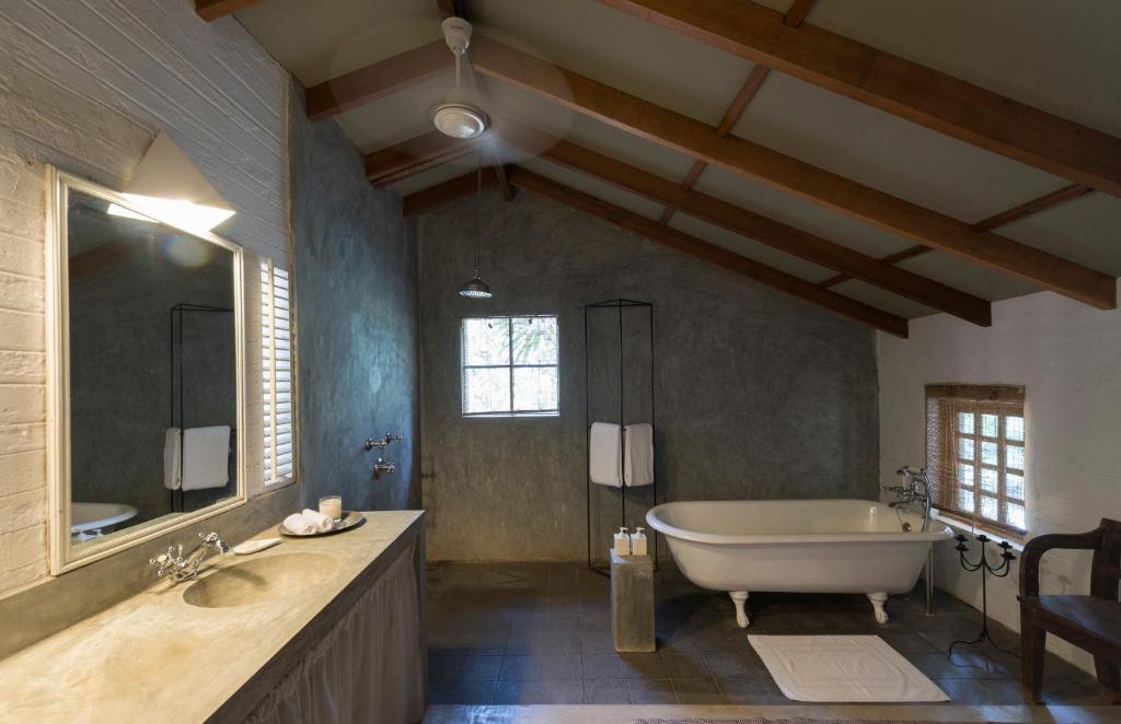 Lunuganga Estate - 14