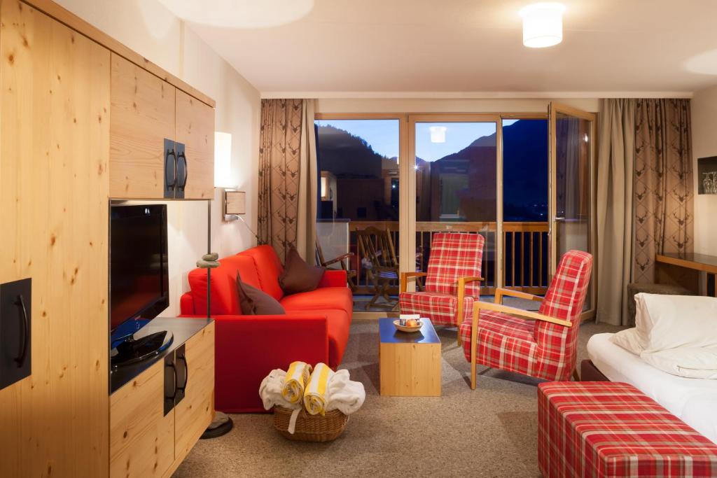 TV a/nebo společenská místnost v ubytování Hotel Jerzner Hof 4 Sterne Superior