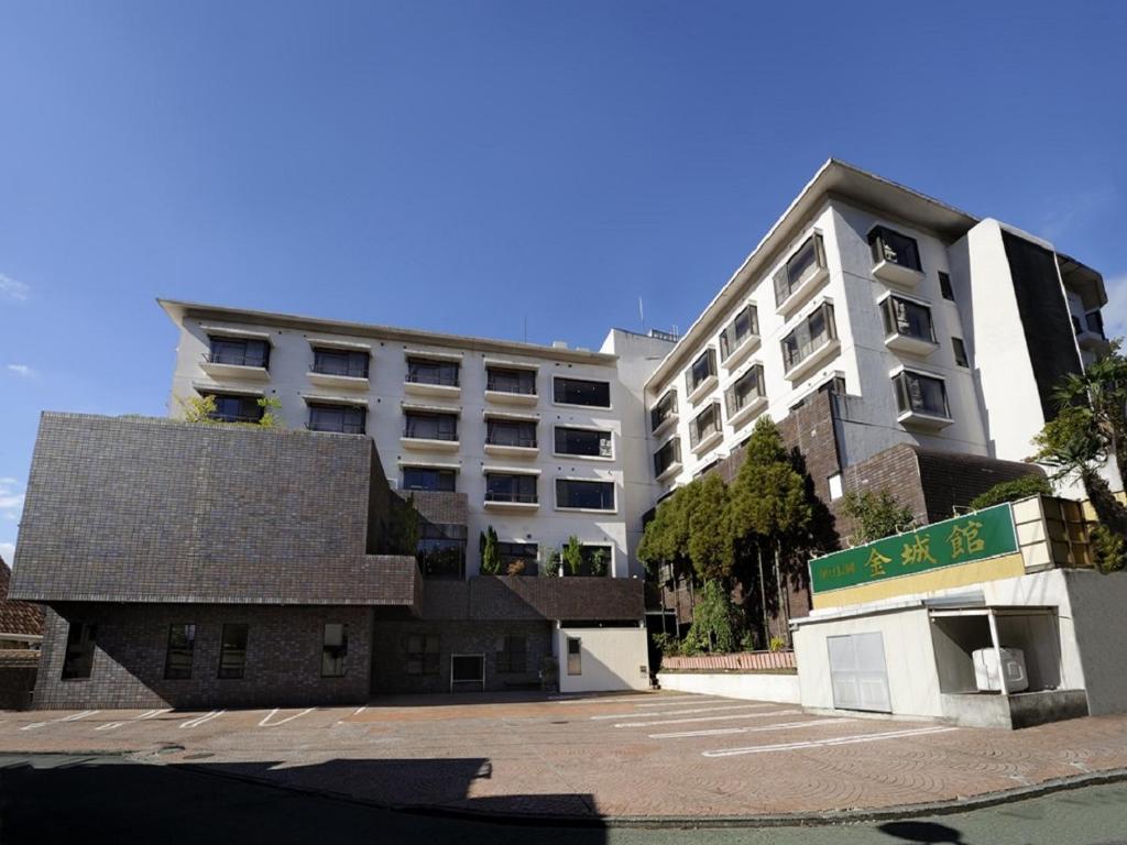 a large white building with a sign in front of it at Izu Nagaoka Kinjokan in Izunokuni