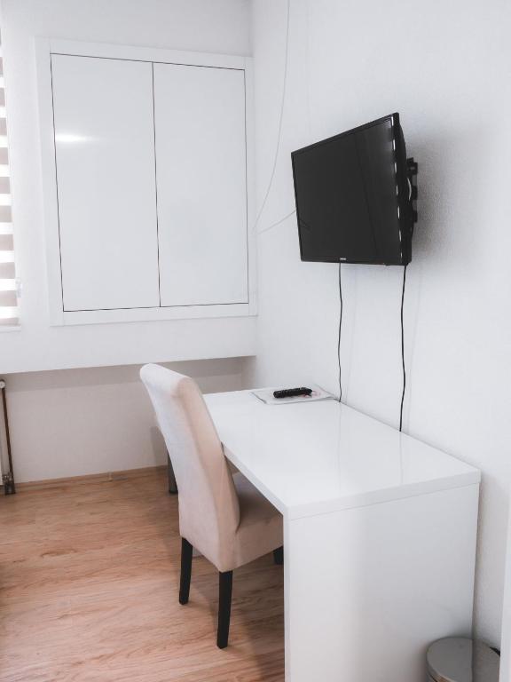 Orange Business Centar Apartments - Economy Double Or Twin Room