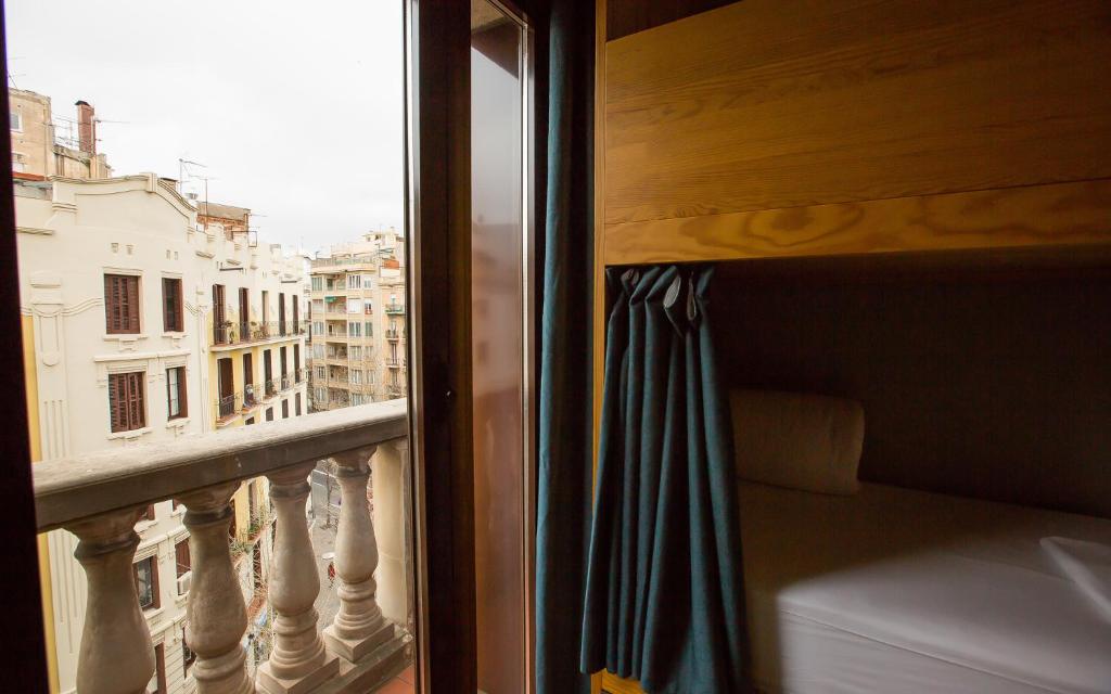Posteľ alebo postele v izbe v ubytovaní Yeah Barcelona Hostel