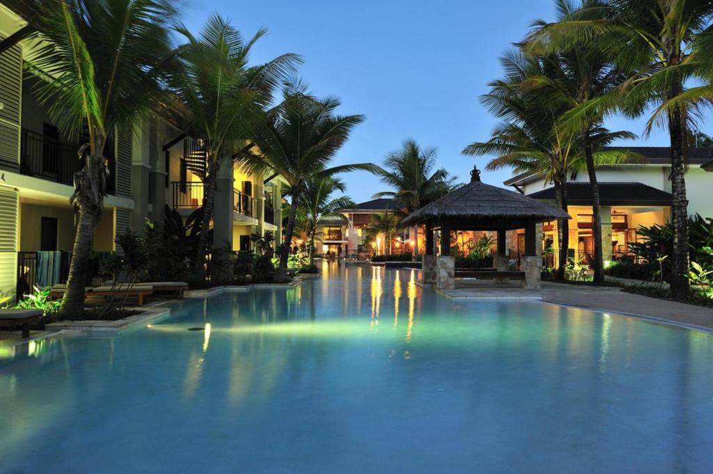 Bazén v ubytování Luxury Apartments at Temple Resort and Spa Port Douglas nebo v jeho okolí