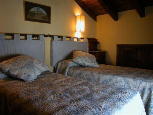 A bed or beds in a room at Hotel Restaurante Doña Anita