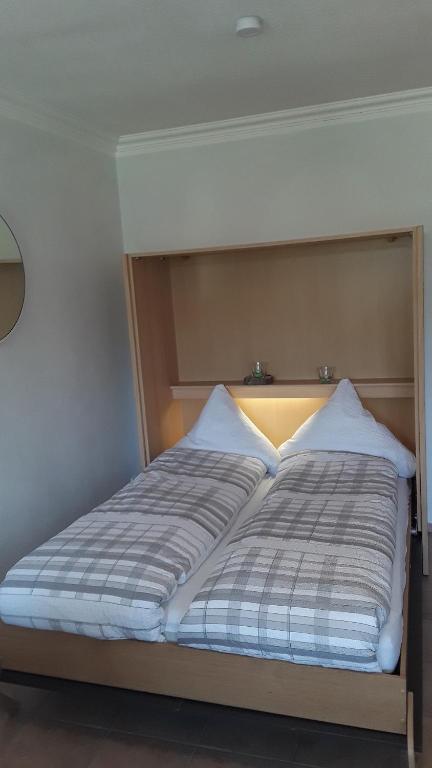 Postel nebo postele na pokoji v ubytování Cordes, Apartment 1