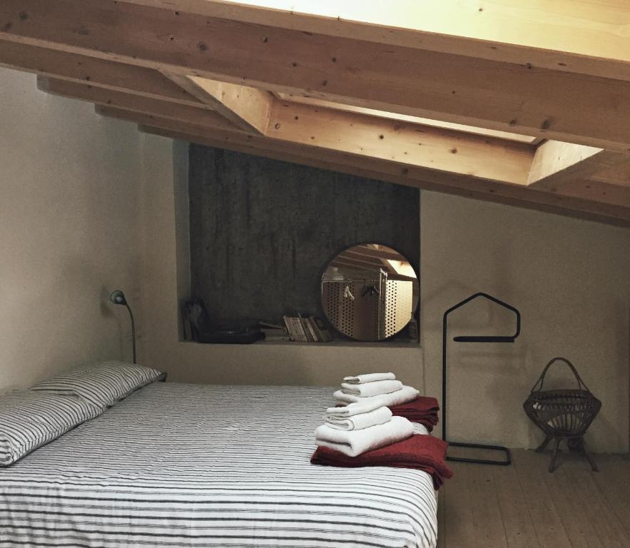 a bedroom with a bed with towels on it at Casa del Nespolo in Pilzone
