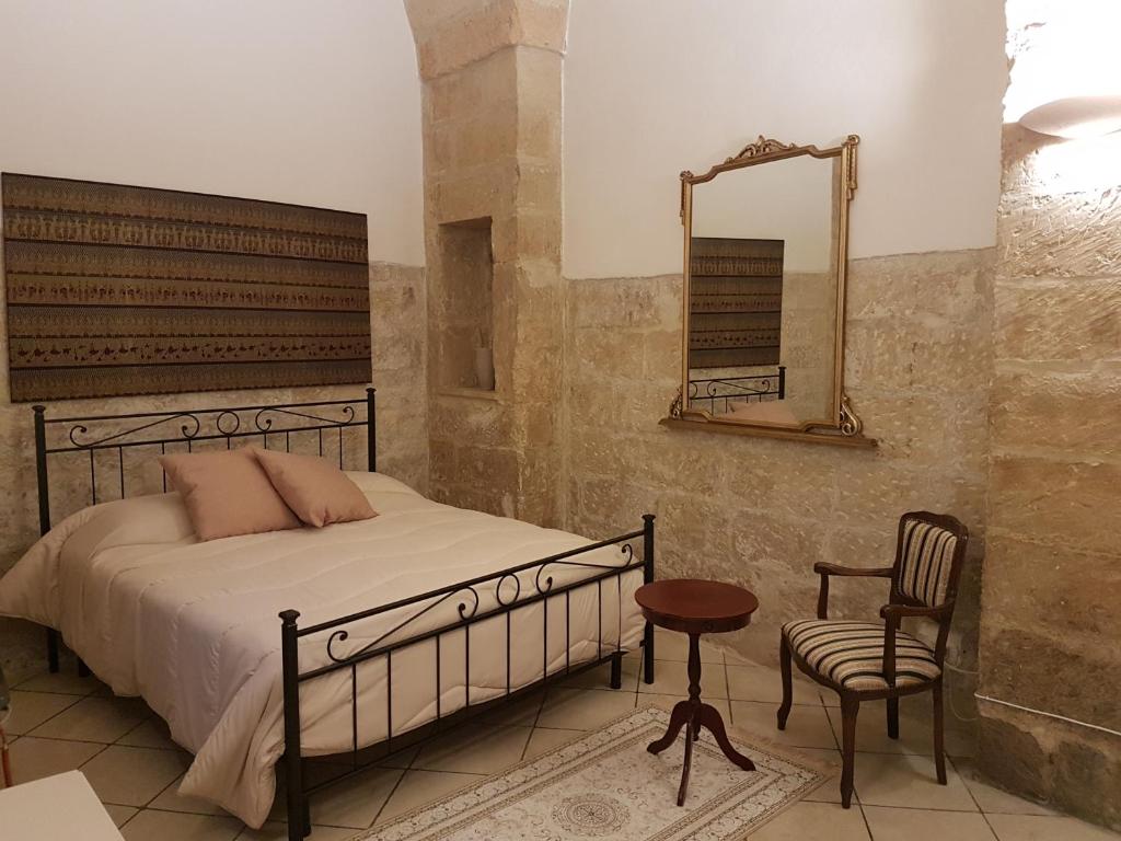 A bed or beds in a room at La Dimora di Clary