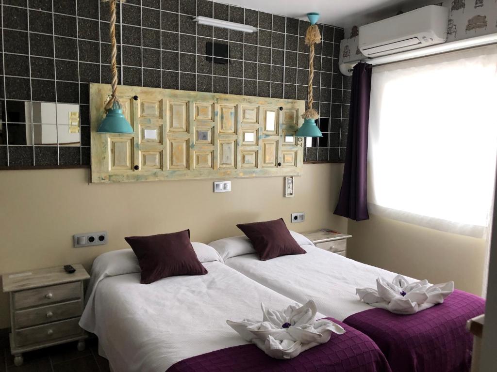 Postel nebo postele na pokoji v ubytování Hostal Boutique Luna de Gavín