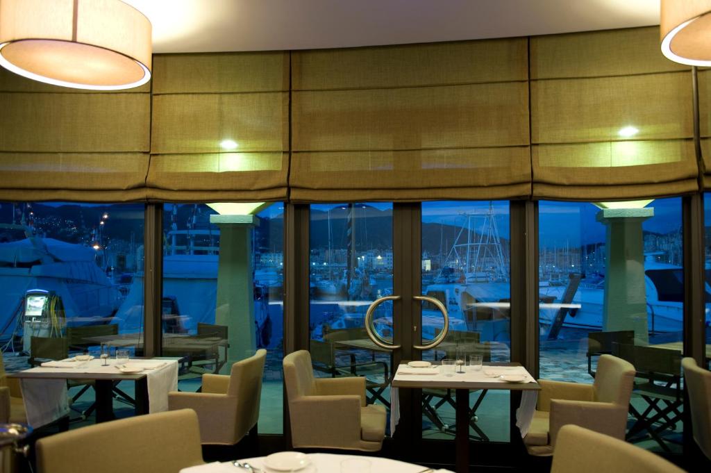 Restaurace v ubytování Marina Place Resort