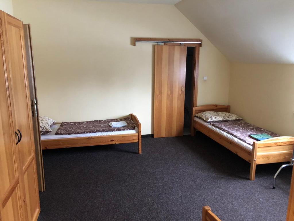 Postel nebo postele na pokoji v ubytování Penzion Tetřívek