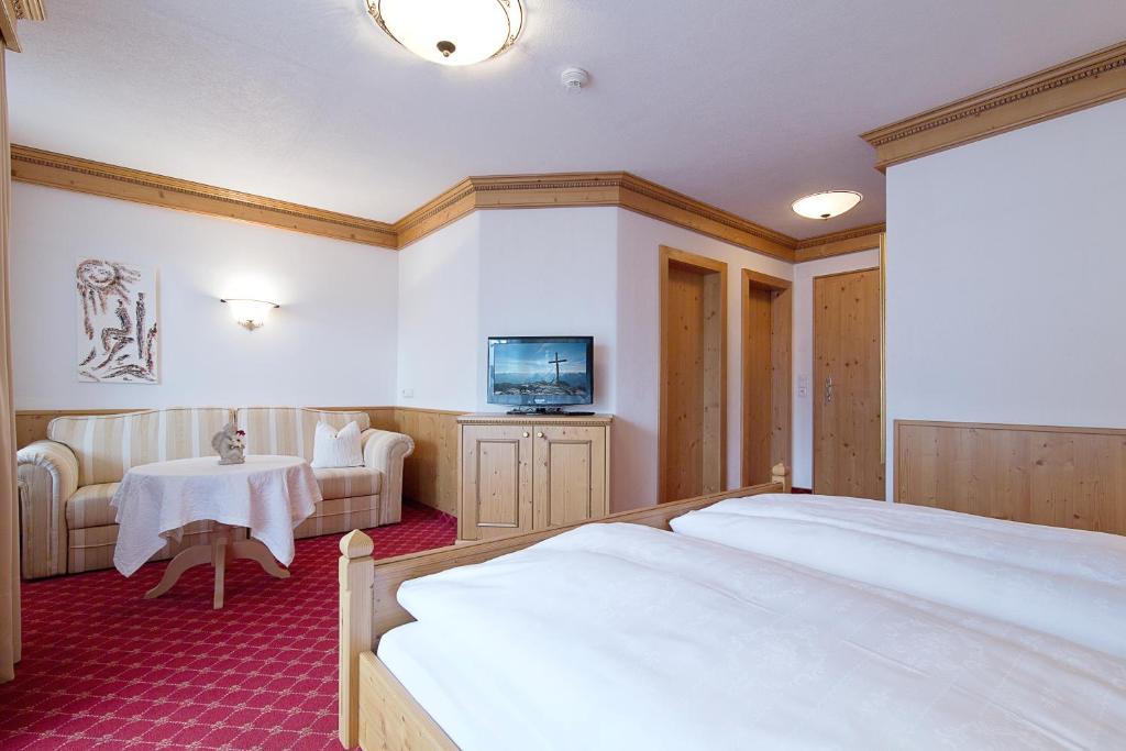 Postel nebo postele na pokoji v ubytování Hotel Englhof