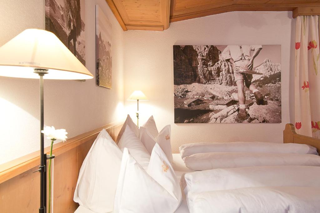 Postel nebo postele na pokoji v ubytování Hotel Englhof