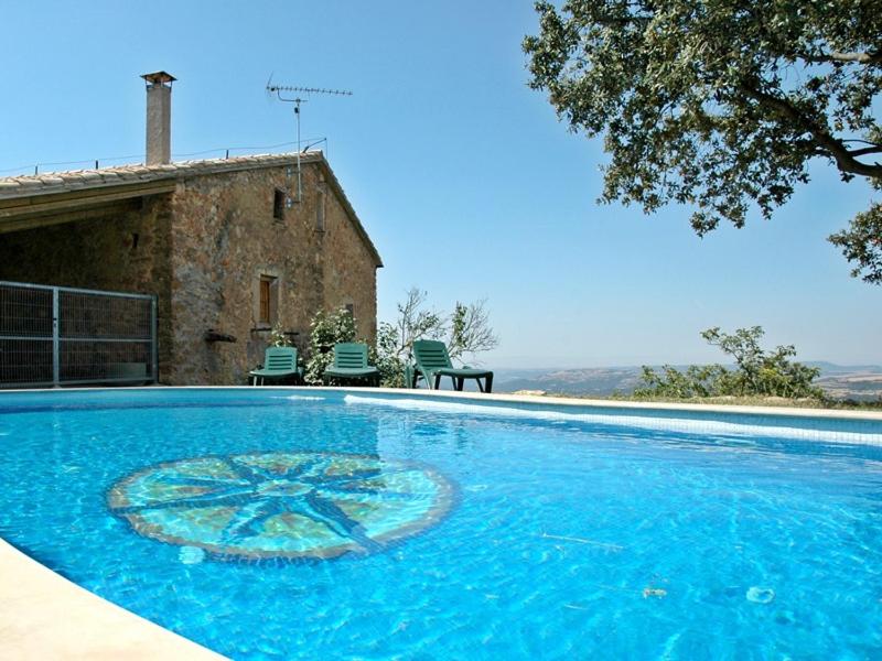 a swimming pool with a star in the middle of it at CONFORTABLE CASA RURAL (1062) in La Baronia de Rialb