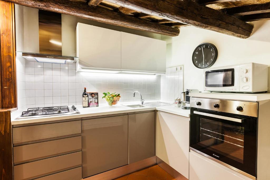 Kuchyňa alebo kuchynka v ubytovaní Luxury Apartment Pantheon