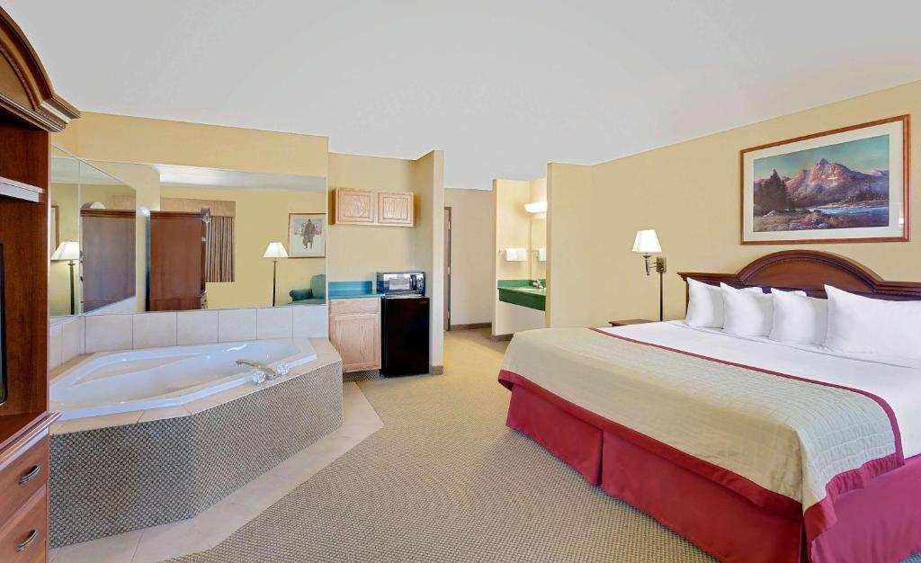 Pinedale Hotel & Suites - Suite King De Luxe