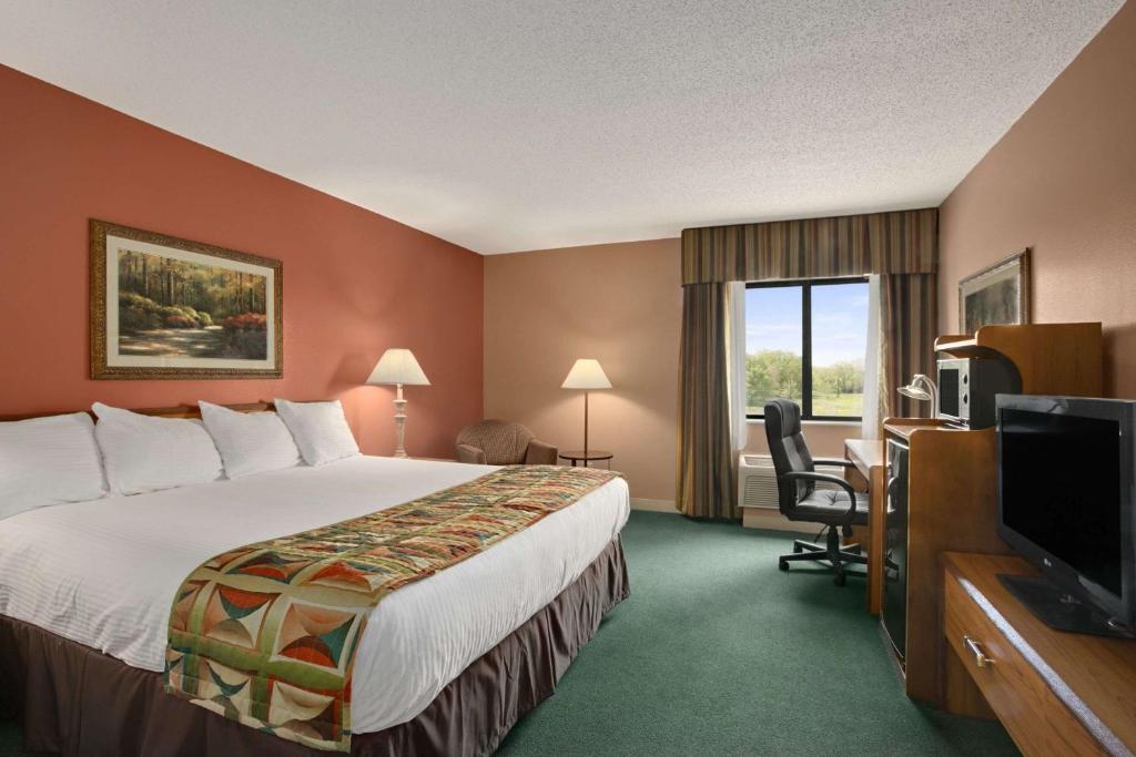 Baymont by Wyndham Sullivan - Habitación Con Cama Extragrande - No Fumadores