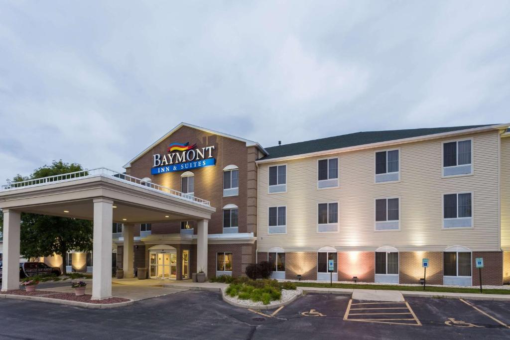 a front view of a hotel with a parking lot at Baymont by Wyndham Waterford/Burlington WI in Waterford