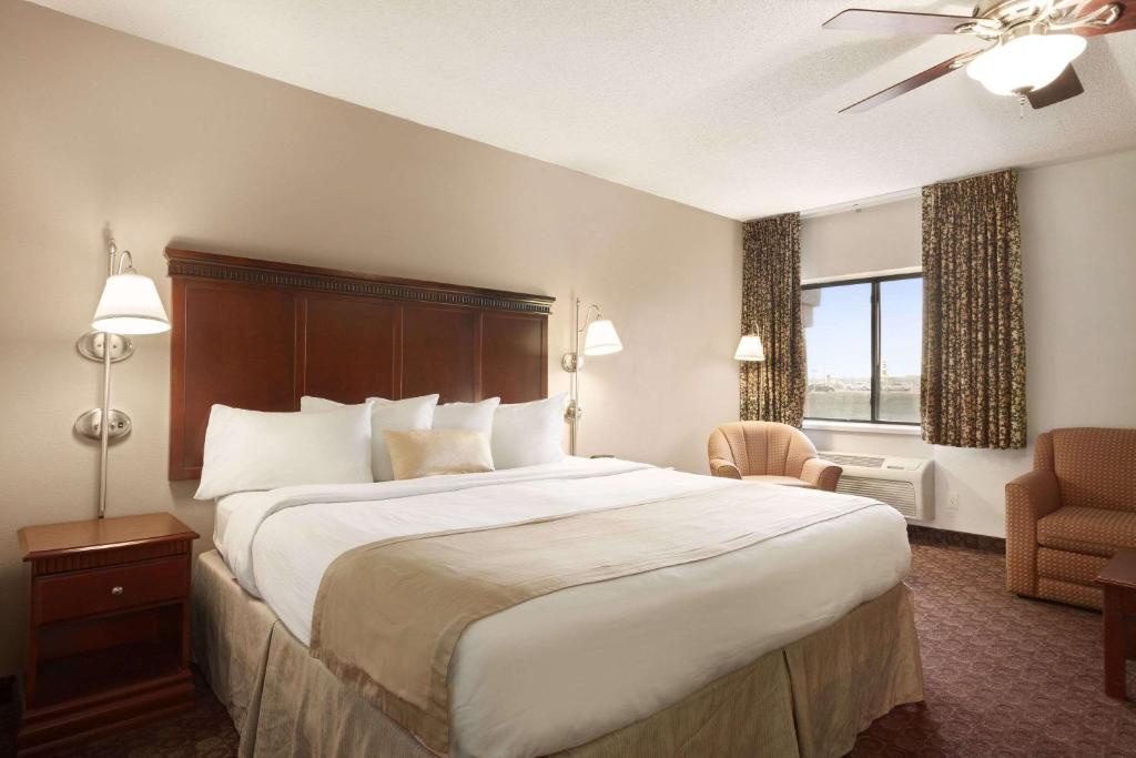 Baymont by Wyndham Sioux Falls photo