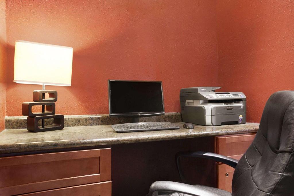 Baymont by Wyndham Sioux Falls photo