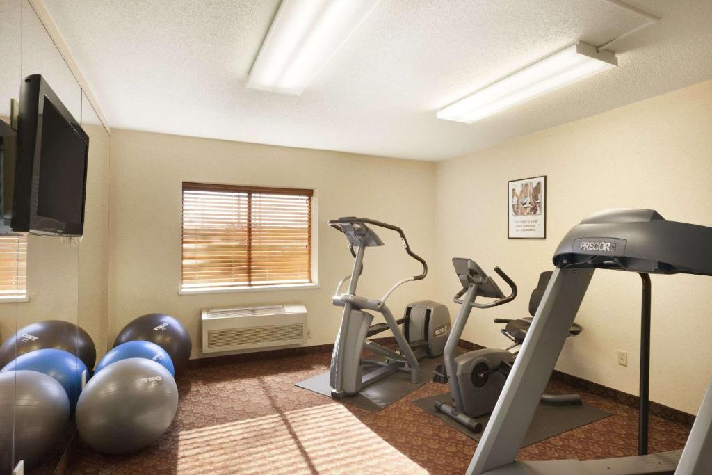 Baymont by Wyndham Sioux Falls photo