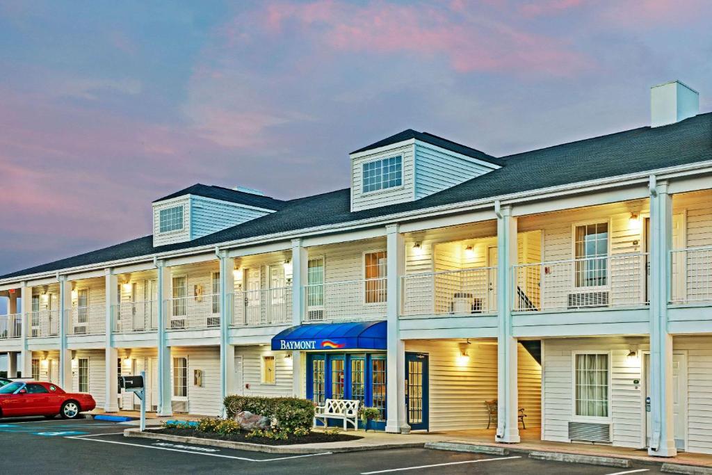 a building with a car parked in front of it at Baymont by Wyndham Gaffney in Gaffney