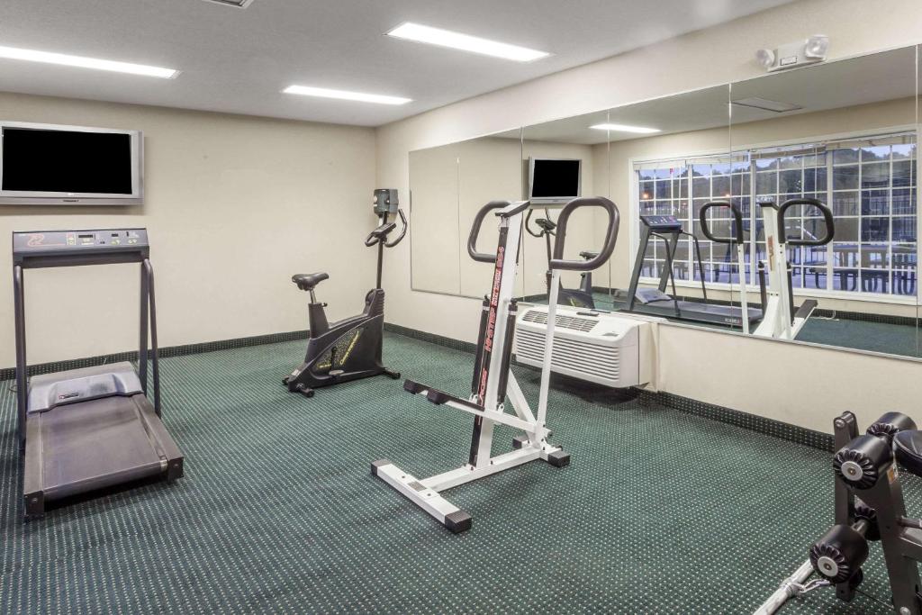 Baymont by Wyndham Hickory photo
