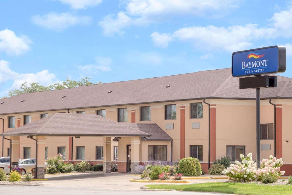 a hotel with a sign in front of a building at Baymont by Wyndham Waterloo in Waterloo