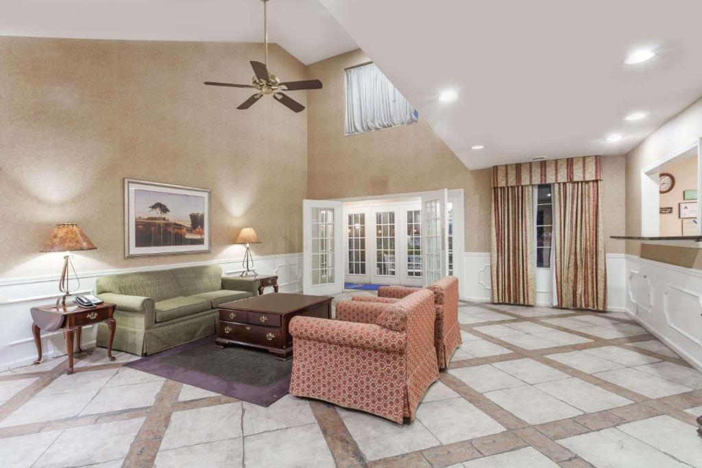 Baymont by Wyndham Hickory photo
