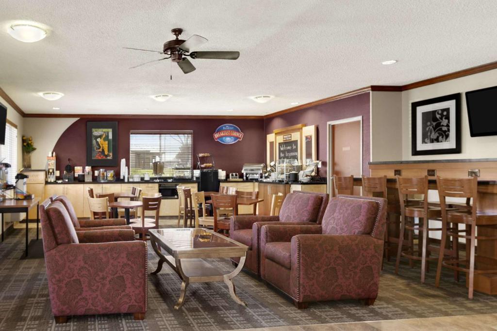 Baymont by Wyndham Golden/Red Rocks photo