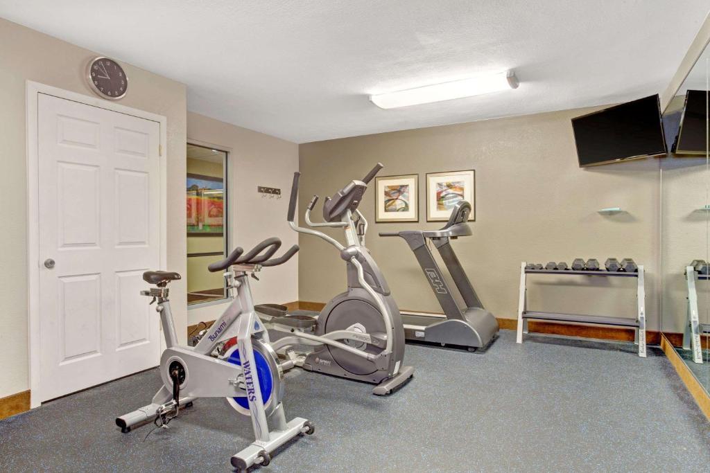 Fitness centrum a/nebo fitness zařízení v ubytování Baymont by Wyndham Provo River