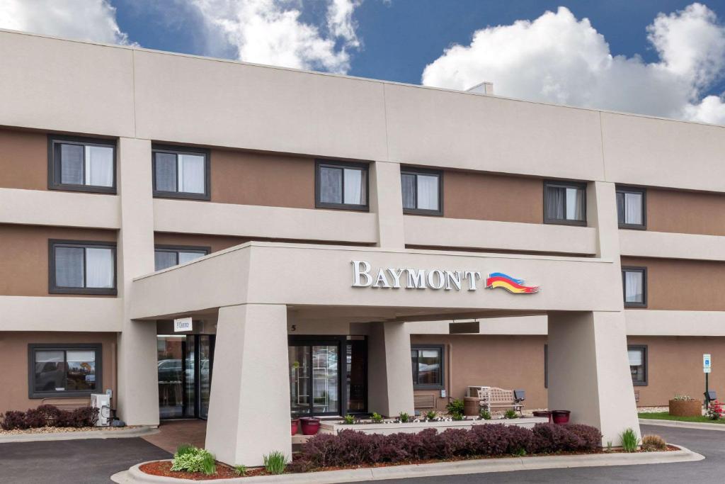 
a large building with a sign on the side of it at Baymont by Wyndham Glenview in Glenview
