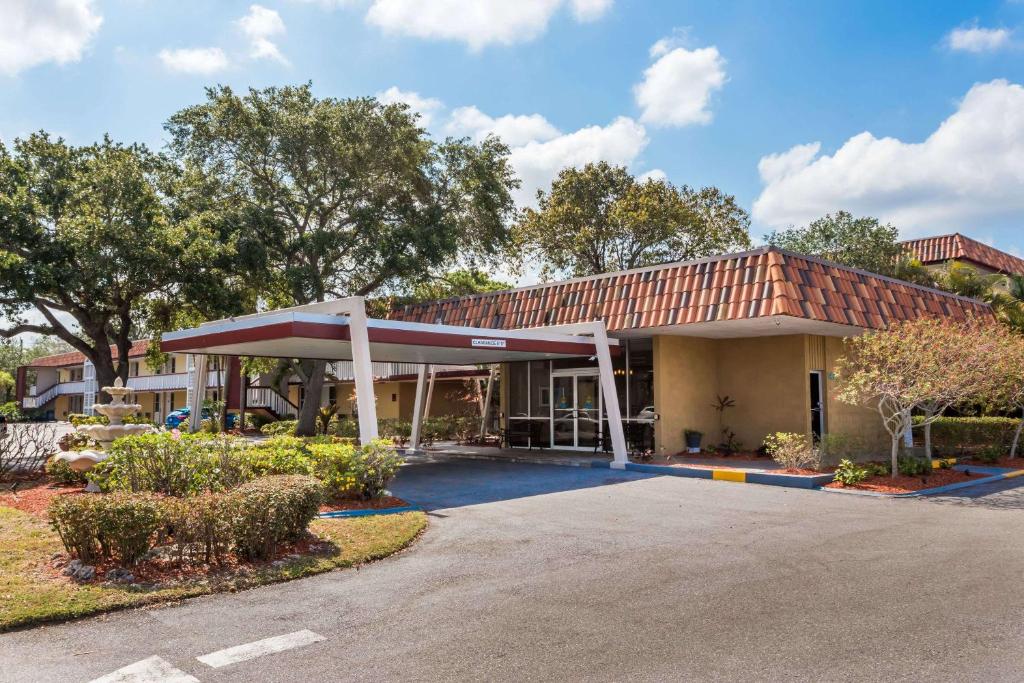 Baymont Inn and Suites Sarasota