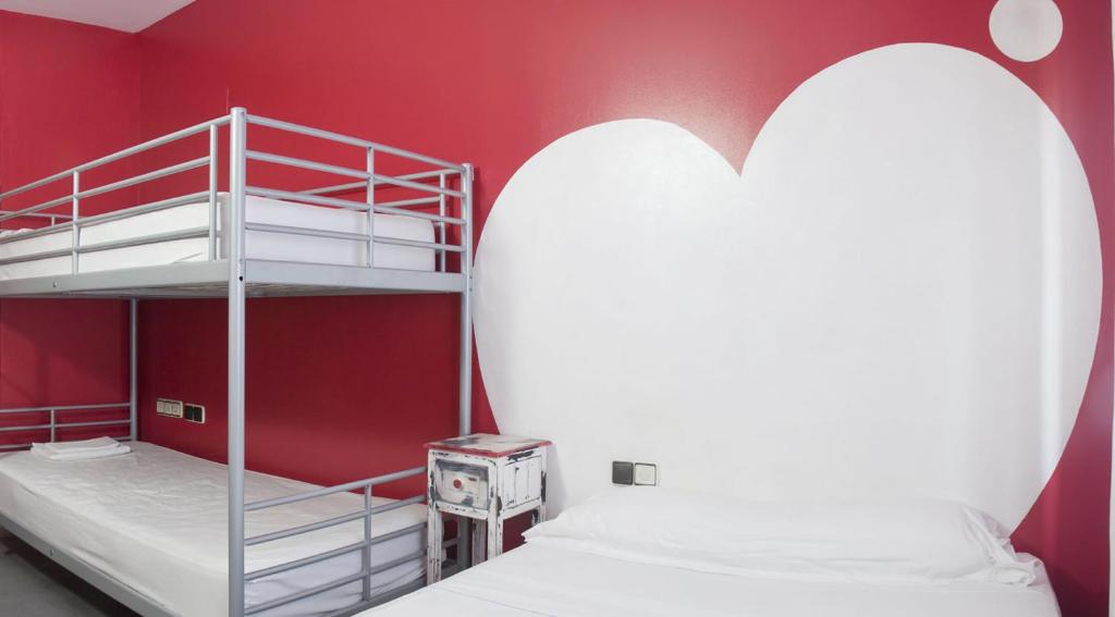 Posteľ alebo postele v izbe v ubytovaní Albergue Revolutum Hostel