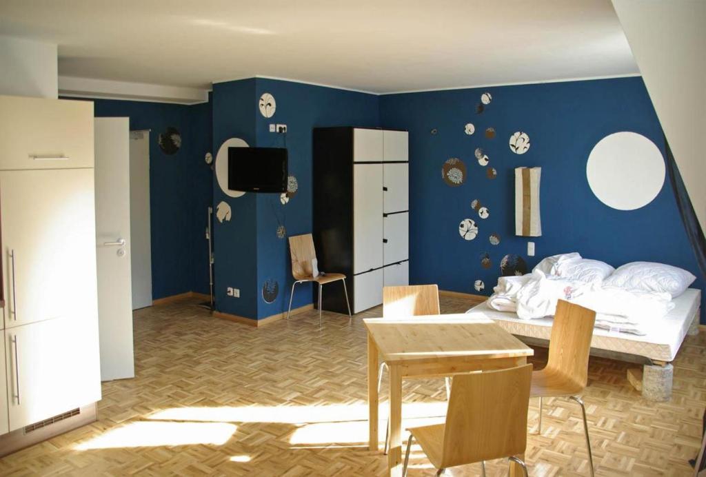 Posezení v ubytování Five Elements Hostel and Capsules Frankfurt